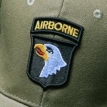 ΚΑΠΕΛΟ ΜΕ ΣΗΜΑ AIRBORNE
